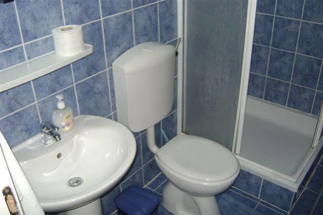 Kvestic Affittacamere 3*